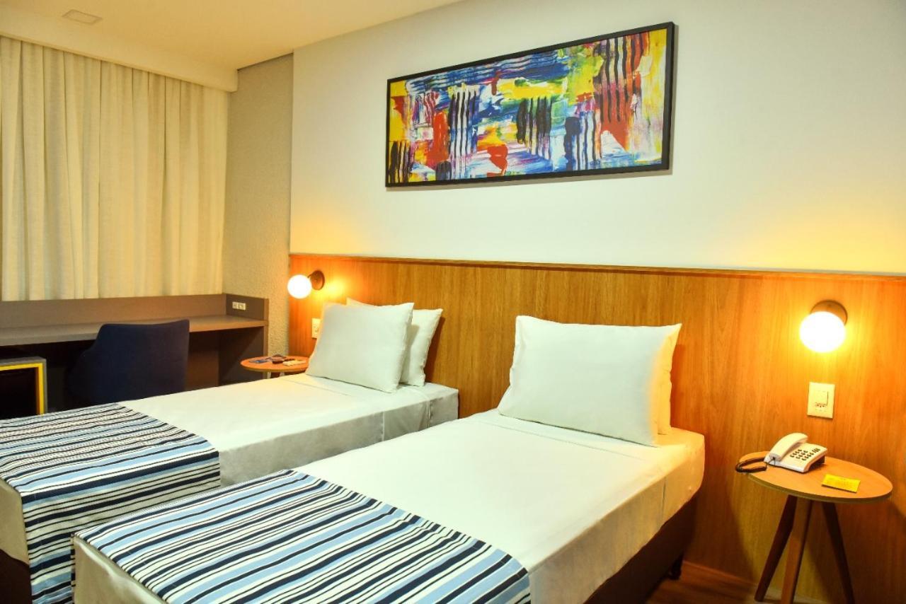 Days Inn By Wyndham Cascavel Cascavel  Exteriör bild